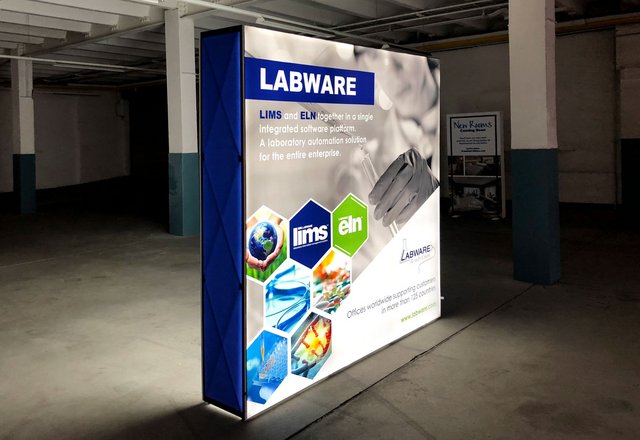Pared iluminada LED - GRID Lightbox - LabWare Ltd.