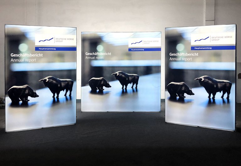 Pared iluminada LED - GRID Lightbox - Deutsche Börse